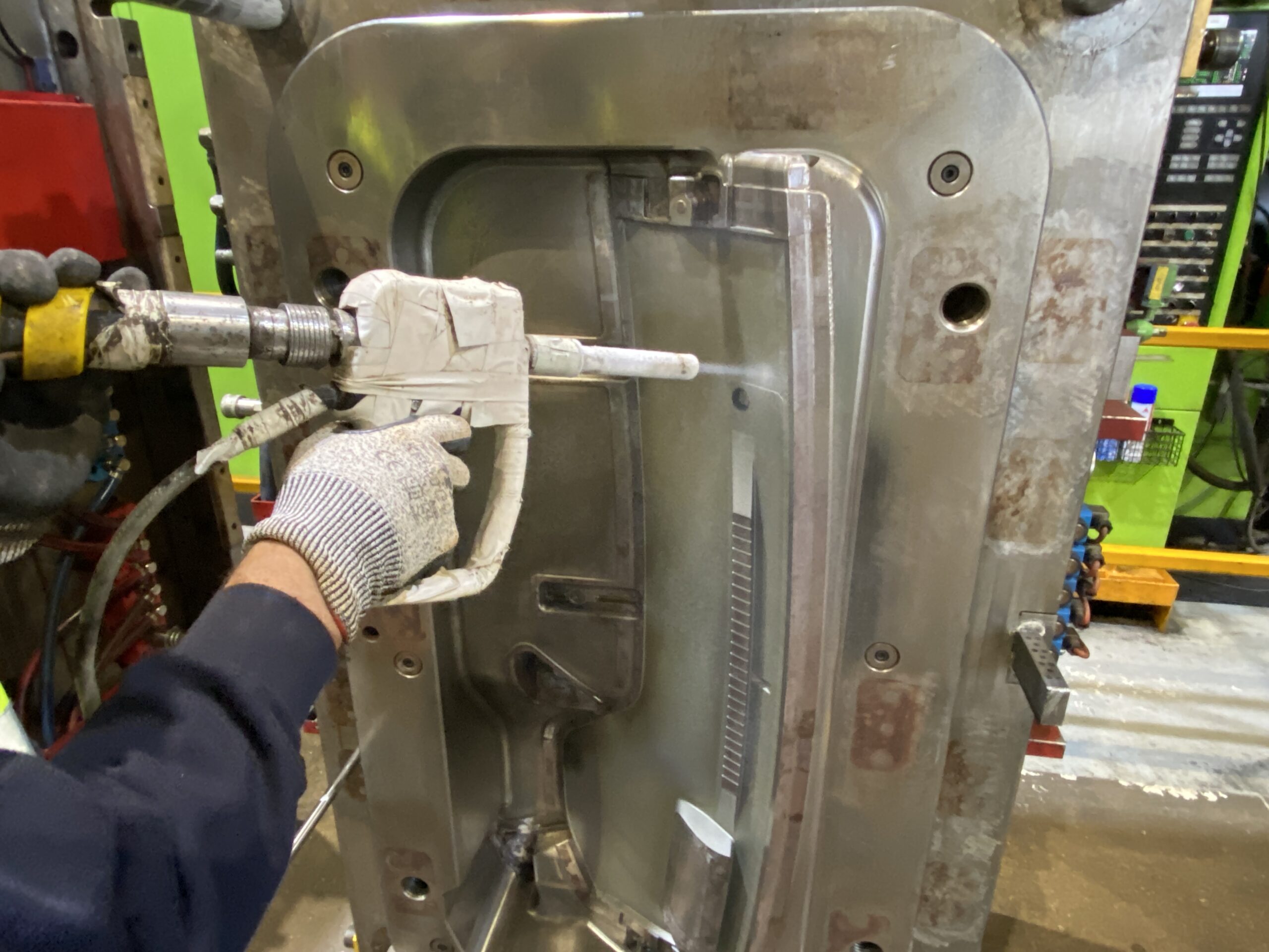 Dry ice cleaning Dry ice blasting for injection mould tool